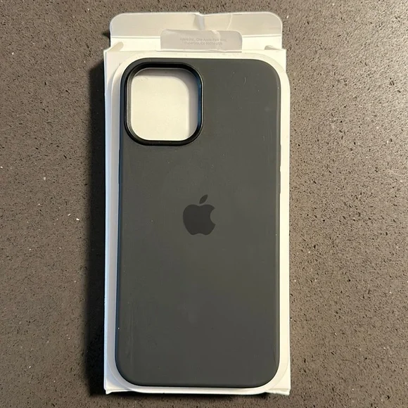 *NIB* iPhone 12 Pro Max Silicone Case in Black w MagSafe - Picture 4 of 6